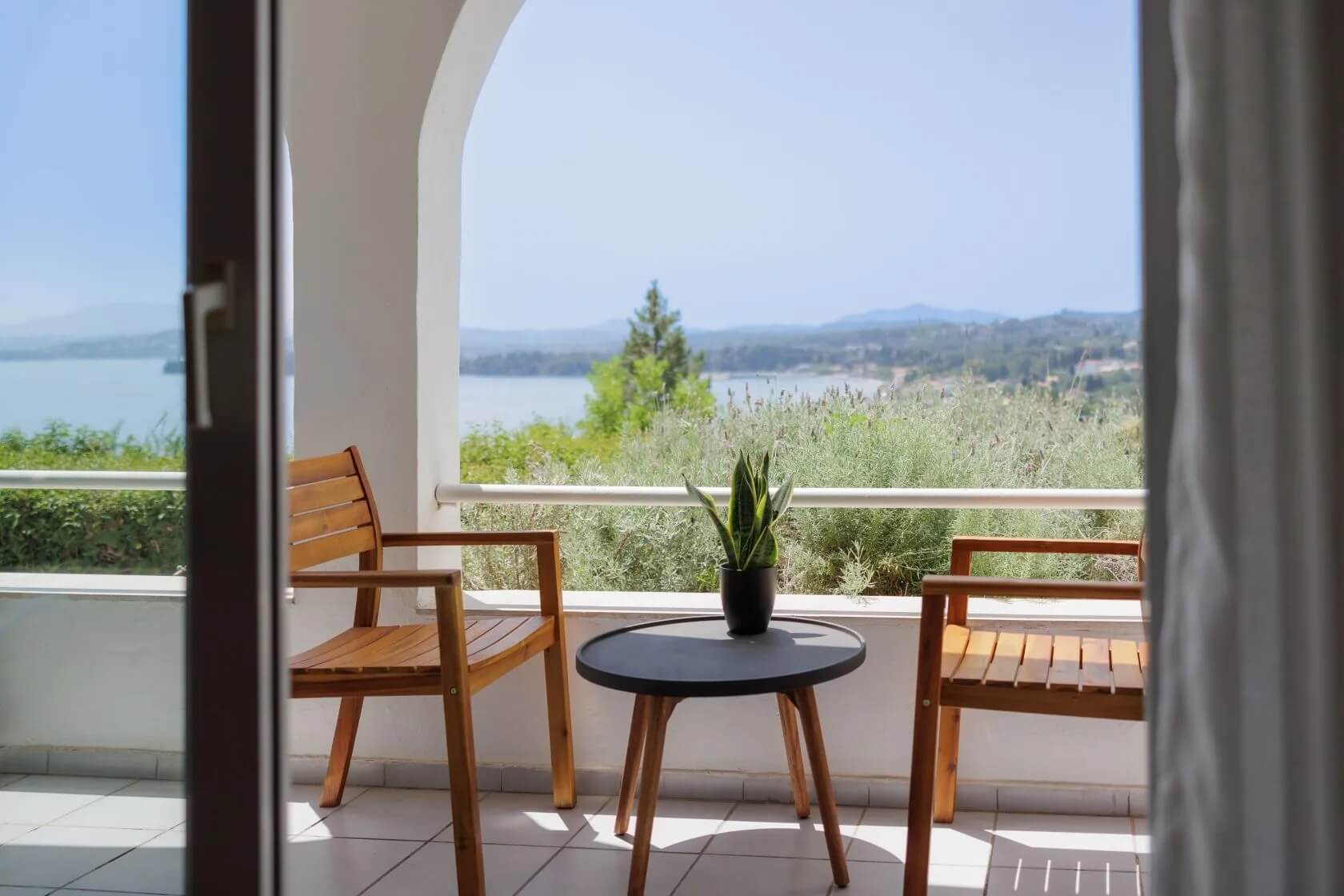 superior double room sea view balcony 01